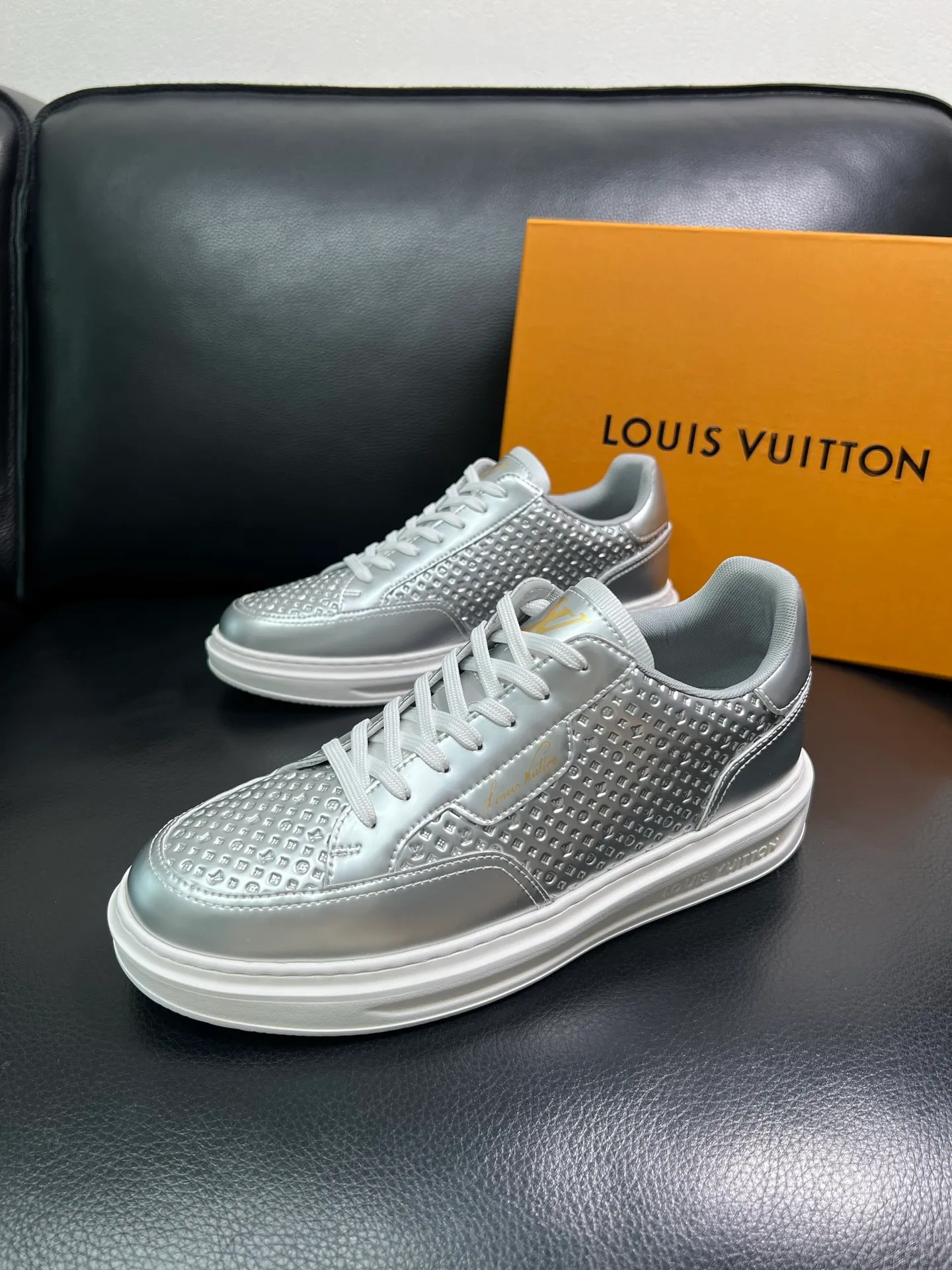 Men's shoes 💰740 Lv high quality top crafts Louis Vuitton sports shoes counter synchronized with original factory configuration, uppers imported from Italy, high-quality splicing colorful complex crafts, imported mesh pads soft and comfortable, soles: original soles specially provided by the original factory, T men's shoes 💰U exclusive movable molded soles super comfortable, original factory and single goods, welcome to compare, code number 38-44 (customized 45) 85867
